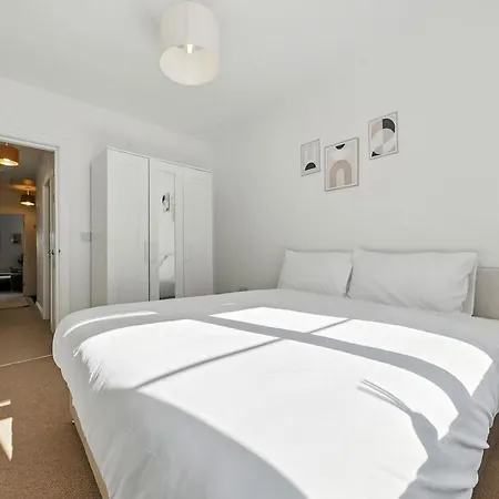 Two Bedroom Flat By Brookland Serviced Short Lets With Free Wifi Apartman *
