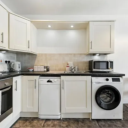 Two Bedroom Flat By Brookland Serviced Short Lets With Free Wifi *