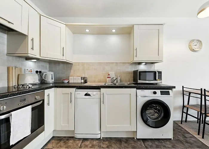 Two Bedroom Flat By Brookland Serviced Short Lets With Free Wifi *