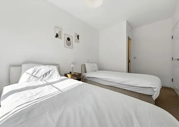 Two Bedroom Flat By Brookland Serviced Short Lets With Free Wifi Appartamento *