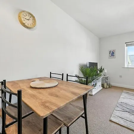 Two Bedroom Flat By Brookland Serviced Short Lets With Free Wifi